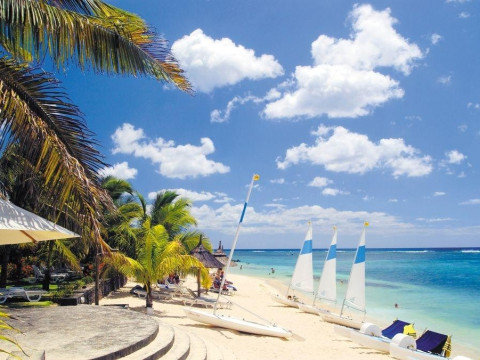 VICTORIA BEACHCOMBER RESORT & SPA