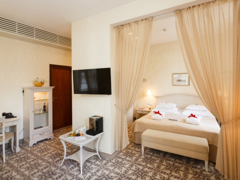 RIXWELL COLLECTION SAVOY BOUTIQUE HOTEL