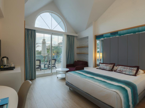 LONG BEACH RESORT  SPA