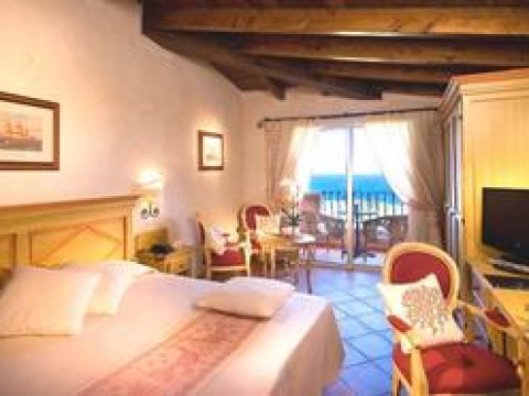 COLONNA RESORT