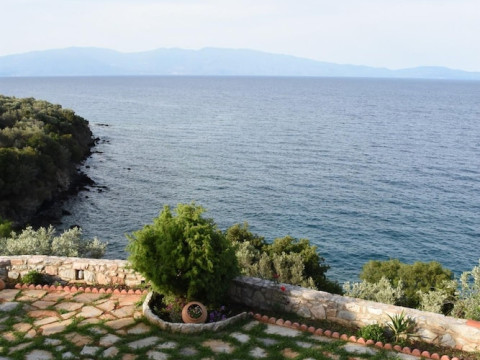 GODDESSES VILLA 1 IN NIES