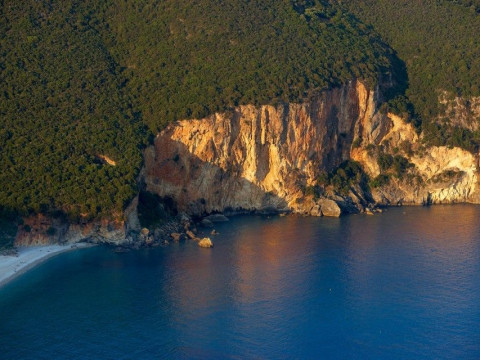 Lichnos Beach Hotel and Suites