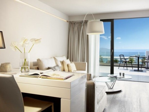 Lichnos Beach Hotel and Suites