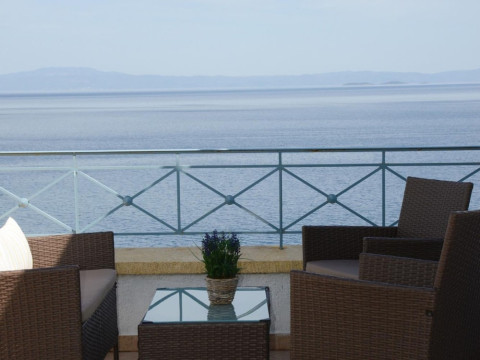 GODDESSES VILLA 2 IN NIES