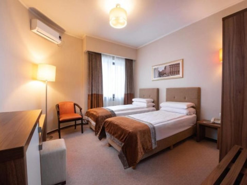 HOTEL AMBASADOR.