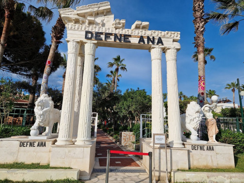 Defne Ana