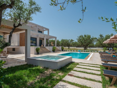 DELIGHT LUXURY VILLA