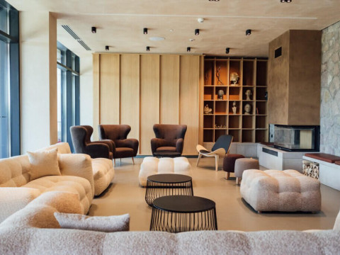 PEAKTURE HOTEL