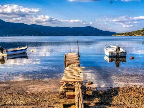 GODDESSES VILLA 2 IN NIES