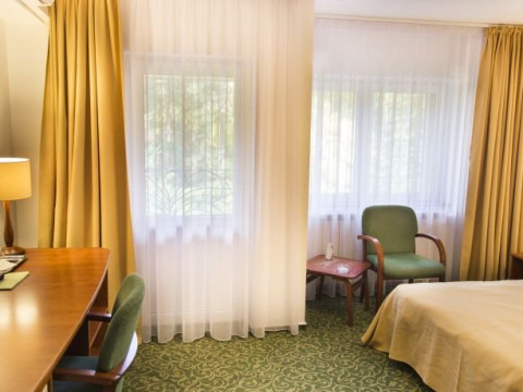 HOTEL HERASTRAU.