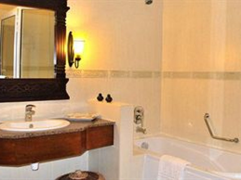 AANARI HOTEL AND SPA
