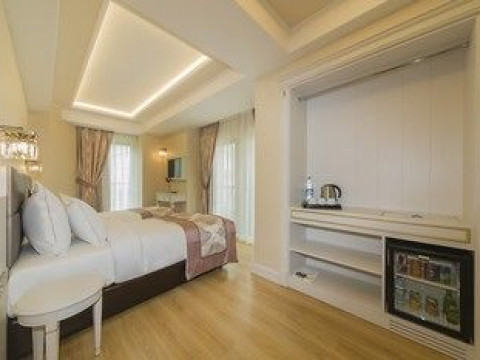 GRAND NAKI HOTEL