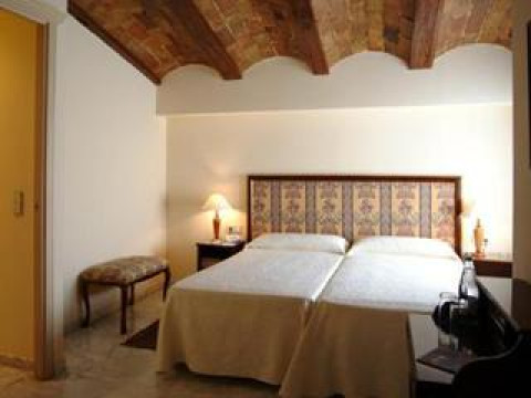AD HOC MONUMENTAL HOTEL