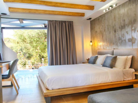 Royal Hotel Polichrono