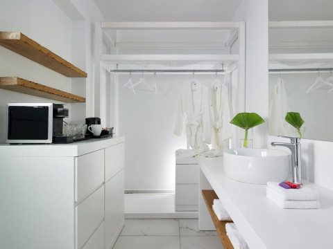 Dimitra Beach Hotel & Suites