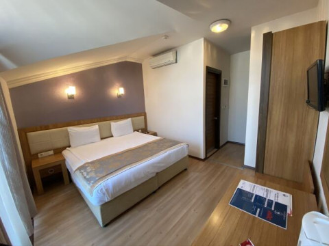 GRAND ANZAC HOTEL