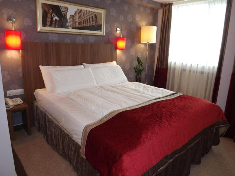 HOTEL AMBASADOR.