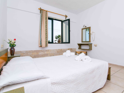 Dionysos Apartments 