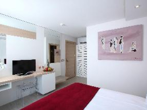 NO 81 HOTEL