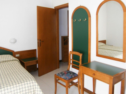 APARTMENT IN GARDA NEAR SHOPPING