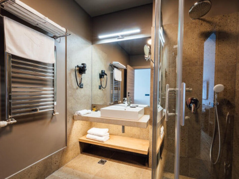 PEAKTURE HOTEL