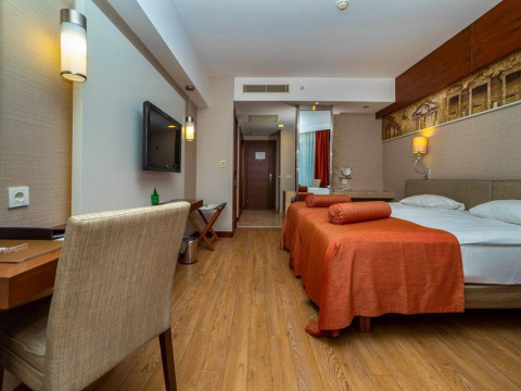 Commodore Elite Suites