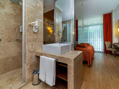 Commodore Elite Suites