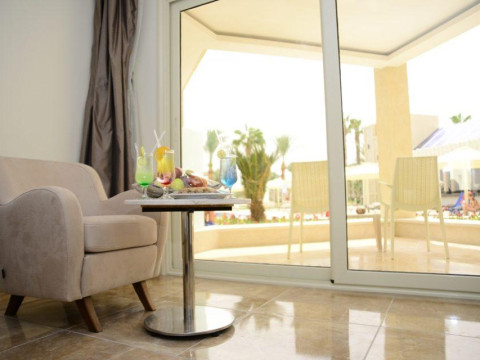 BEACH ALBATROS RESORT