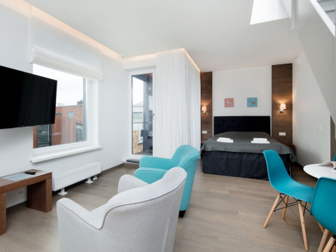 8ERA BUSINESS EXECUTIVE ROTERMANNI APTS