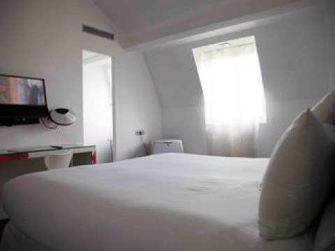 1K HOTEL