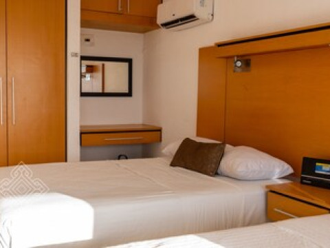 1 BEDROOM WITH DOUBLE VIEW