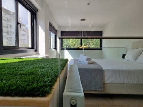 10 APARTMENTS AND SUITES