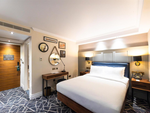 100 Queens Gate Hotel Curio Collection By Hilton