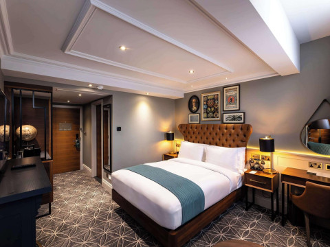 100 Queens Gate Hotel Curio Collection By Hilton