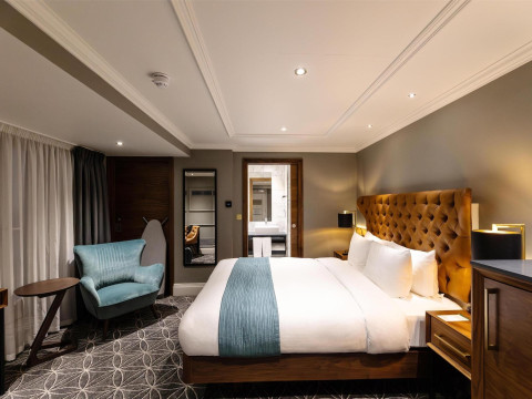 100 Queens Gate Hotel Curio Collection By Hilton