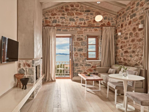 100 Rizes Luxury Seaside Resort