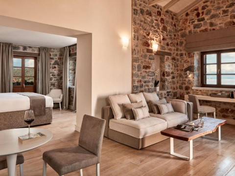 100 Rizes Luxury Seaside Resort