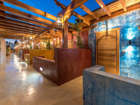 10Gr Boutique Hotel And Wine Bar
