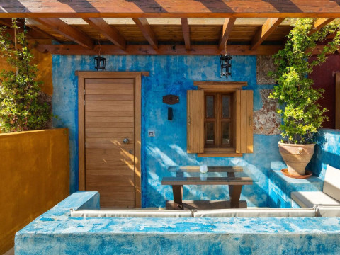 10Gr Boutique Hotel And Wine Bar