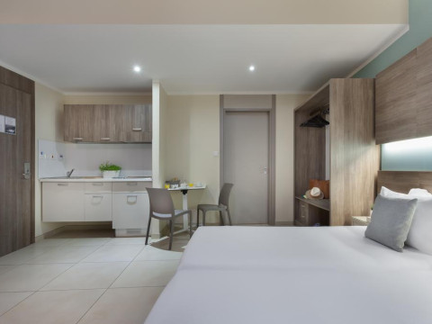 115 THE STRAND HOTEL AND SUITES