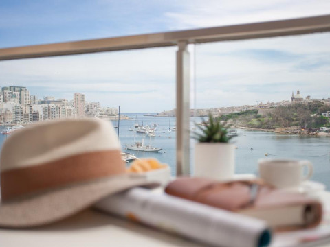 115 THE STRAND HOTEL AND SUITES