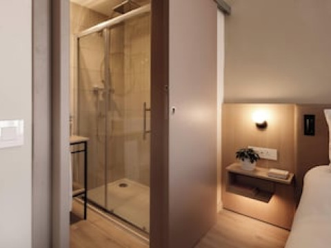 115 THE STRAND SUITES