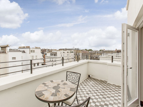 130 Queensgate Apartments