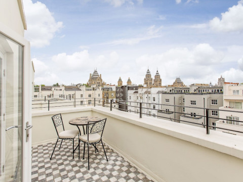 130 Queensgate Apartments