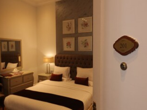 1920S BOUTIQUE HOTEL AND RESTAURANTS