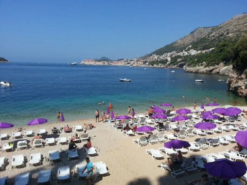2-bed Apt, Sleeps 4 With Sea View, 10 min to Beach