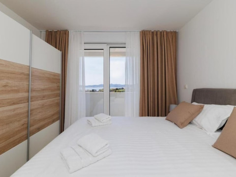 365 Sunsets Apartment by Belmont Realty