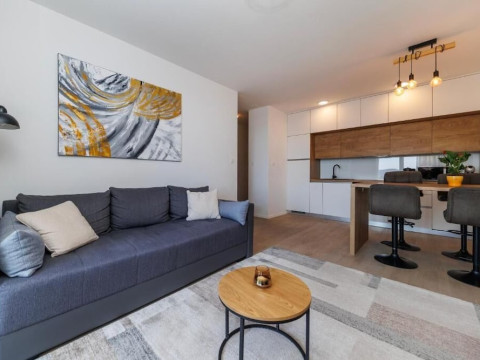 365 Sunsets Apartment by Belmont Realty