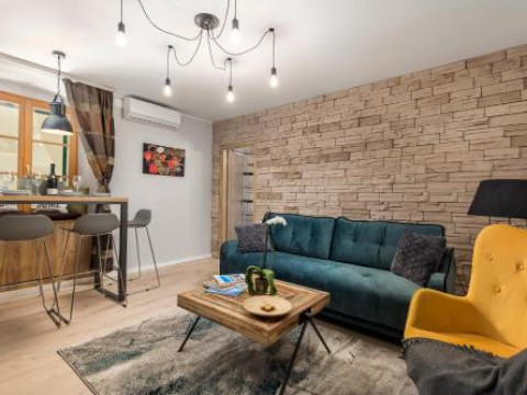 4 SEASON APARTMENTS