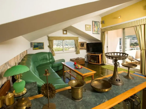 5 Bedroom Holiday Home With Balcony